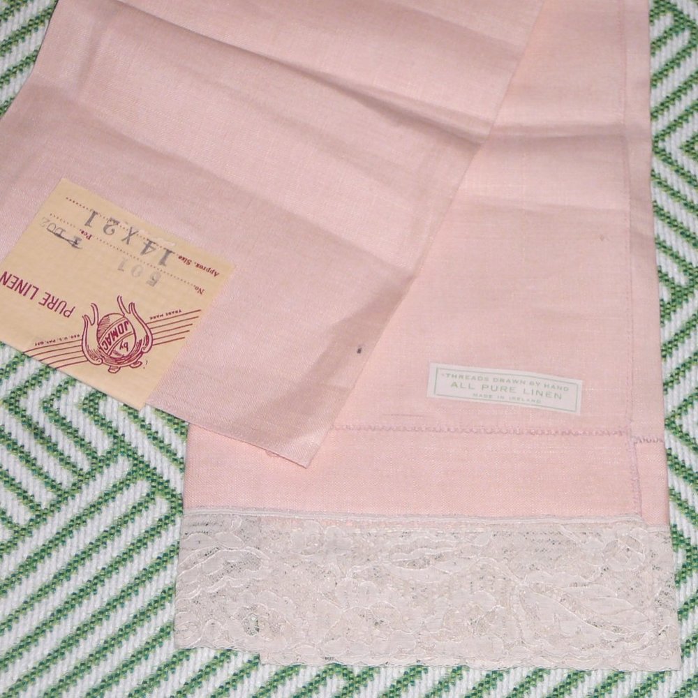 Vintage Linen and Lace Bathroom Fingertip Hand Towel Made in Ireland Unused